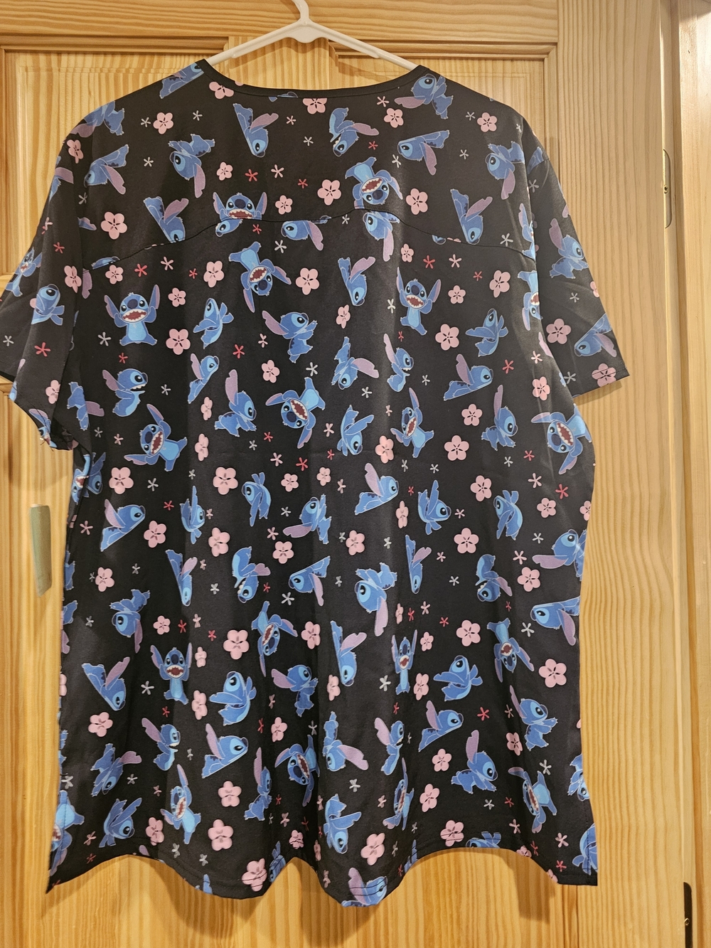 Stitch 2XL Scrub Top Womens NWT Vneck Disney Nurse Wear Plus - Picture 8 of 9